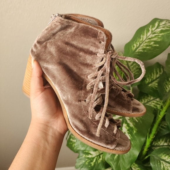 Jeffrey Campbell Velvet Taupe Lace Up Block Heel Sandal Strappy Festival Boho 9 - Picture 2 of 10